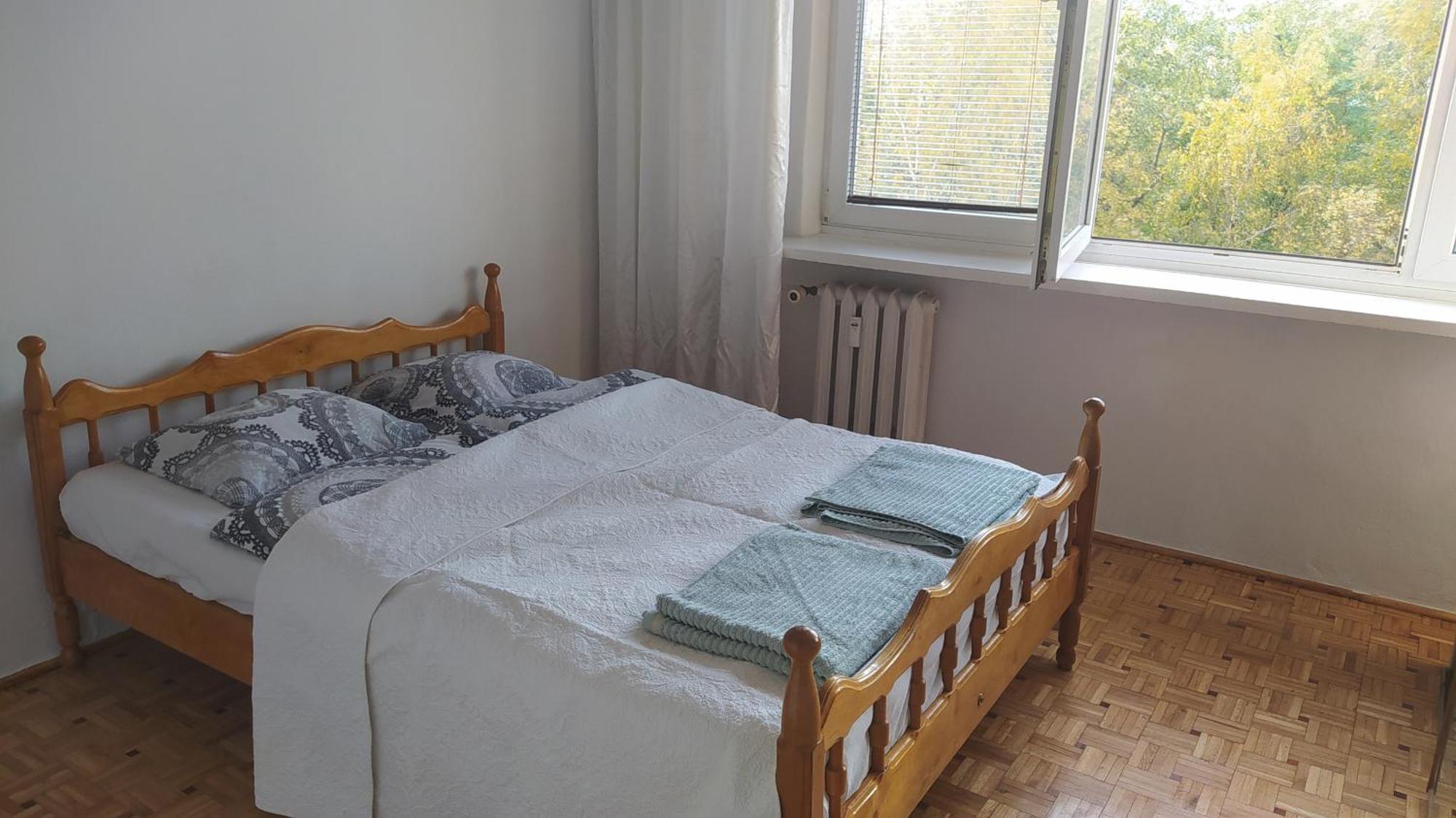 Uroczy Apartament Z Bezplatnych Parkingiem Warszawa Eksteriør billede